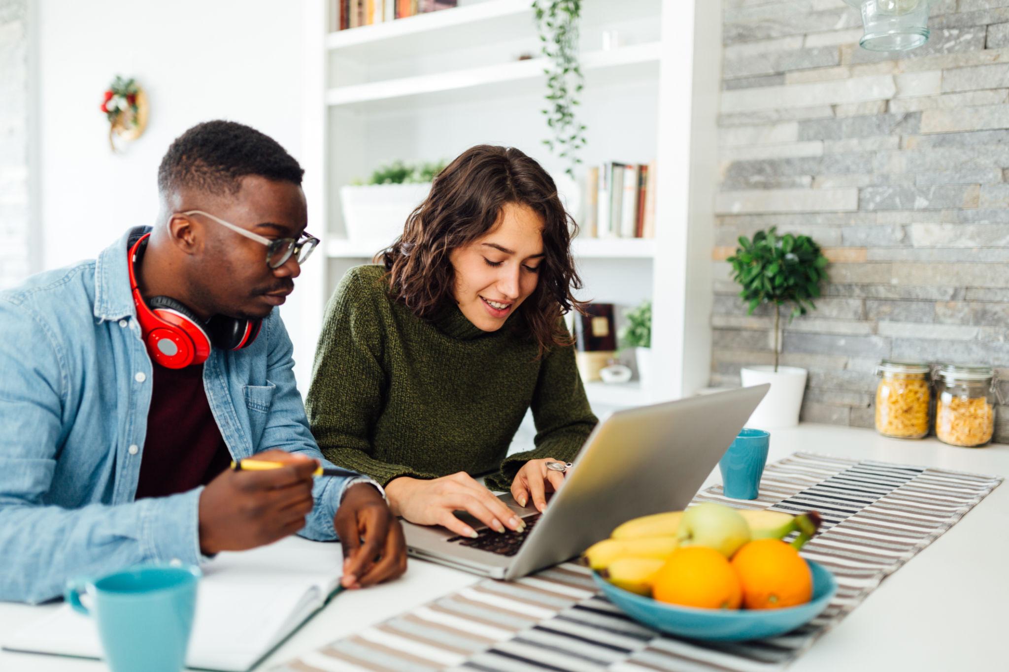 Read more about the article Remote Teams: Managing Productivity Without Pressure in 2026
